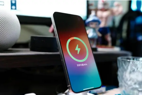 大朗镇苹果15换屏服务分享用什么充电器给iPhone15充电更好 
